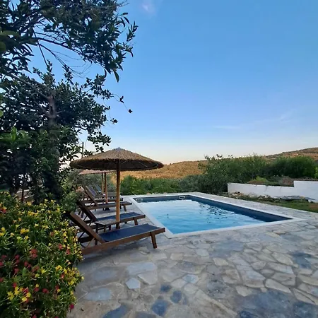 Xinovrissi Apts & Pool