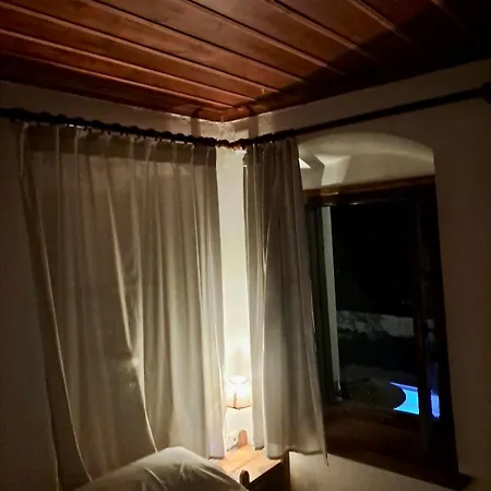 Xinovrissi Apts & Pool *