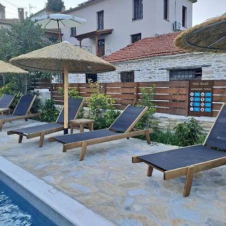 بيت ضيافة Xinovrissi Apts & Pool *