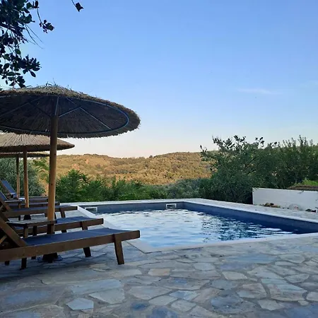Xinovrissi Apts & Pool