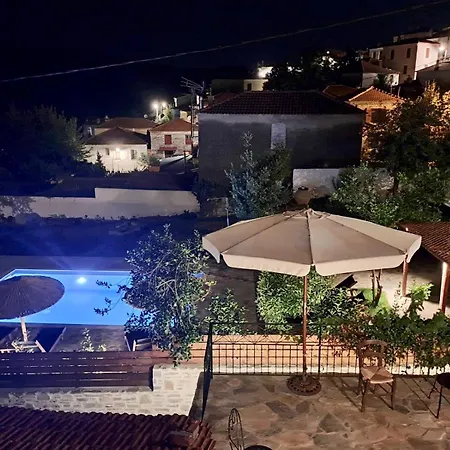بيت ضيافة Xinovrissi Apts & Pool