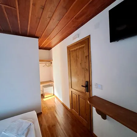 Xinovrissi Apts & Pool *