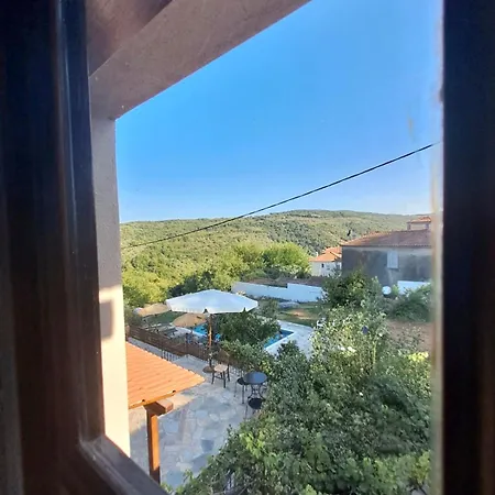 Xinovrissi Apts & Pool بيت ضيافة Xinovrisi
