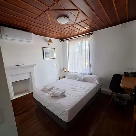 بيت ضيافة Xinovrissi Apts & Pool *
