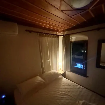 Xinovrissi Apts & Pool *