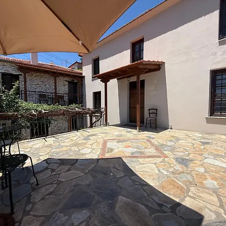 Xinovrissi Apts & Pool *