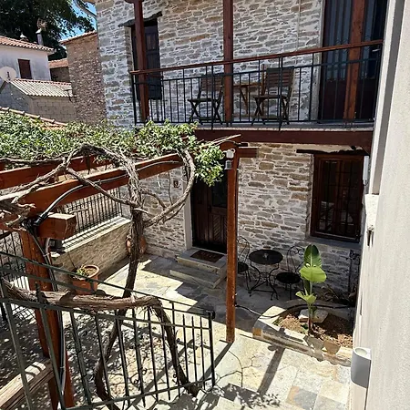 Xinovrissi Apts & Pool Xinovrisi